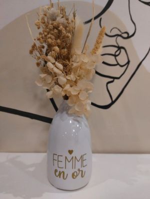  FEMME EN OR